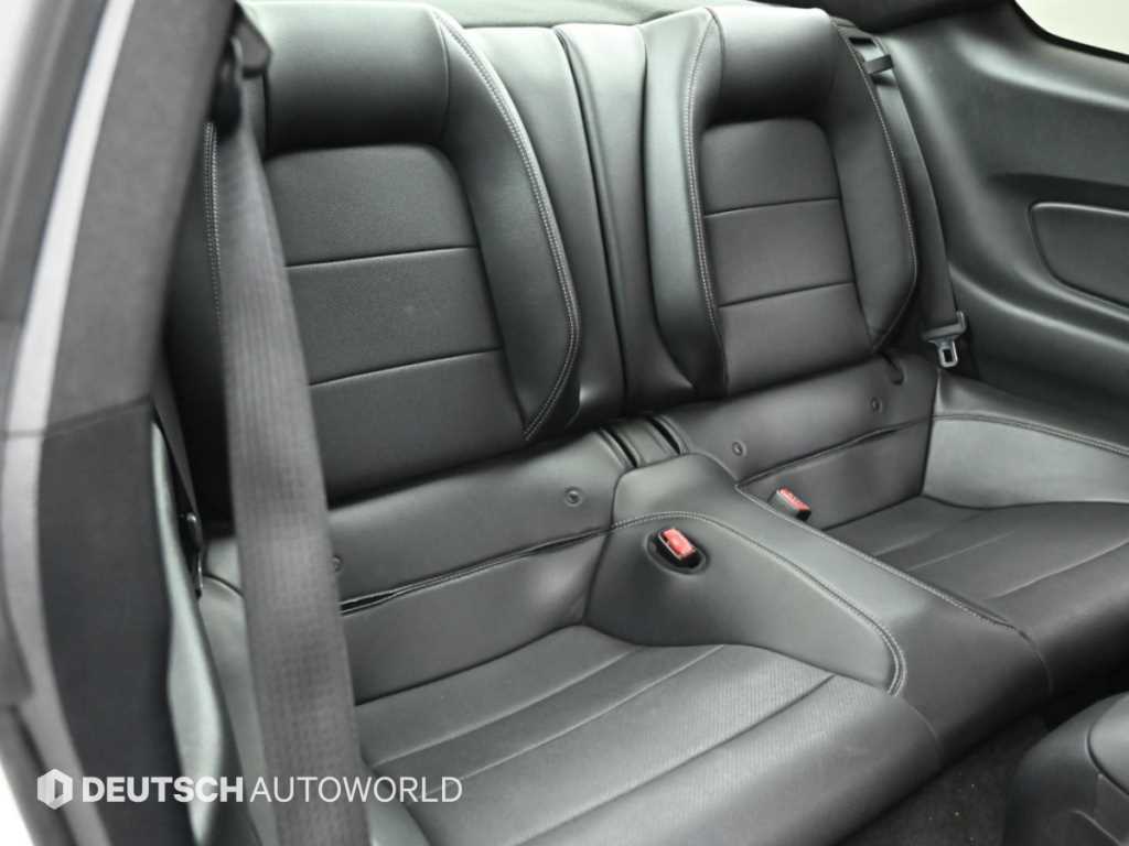 Ford Mustang — photo 12