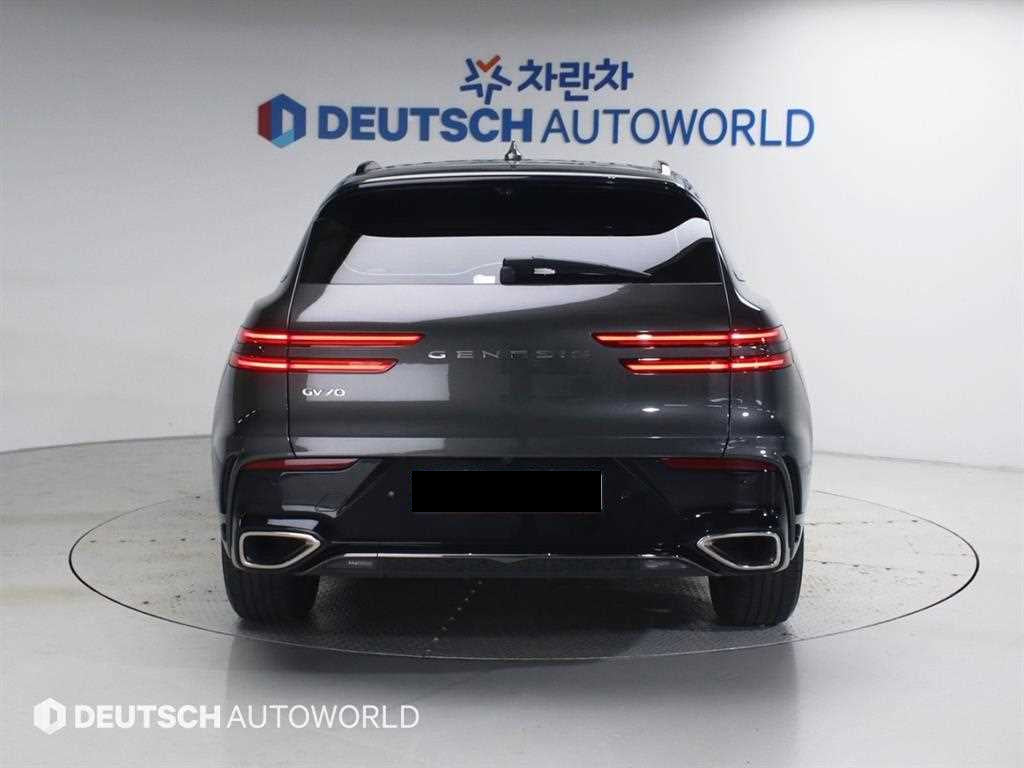 Genesis GV70 — photo 05