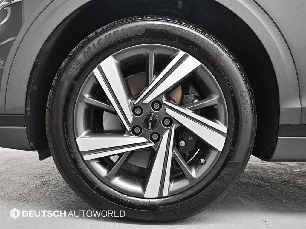 Genesis GV70 — photo 06