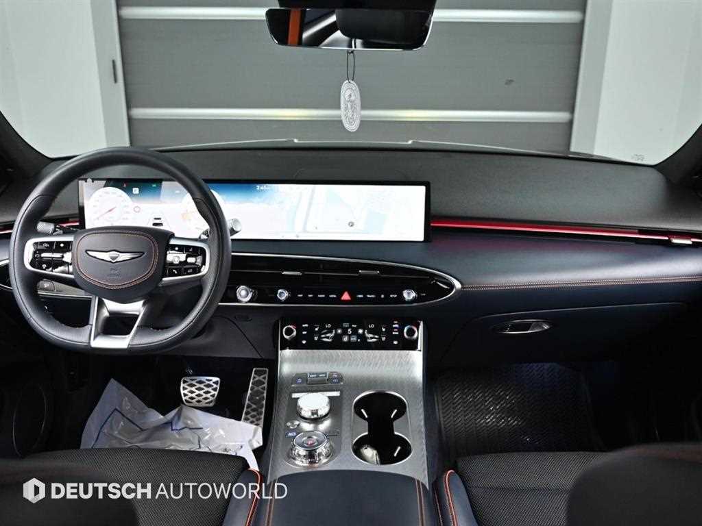 Genesis GV70 — photo 08