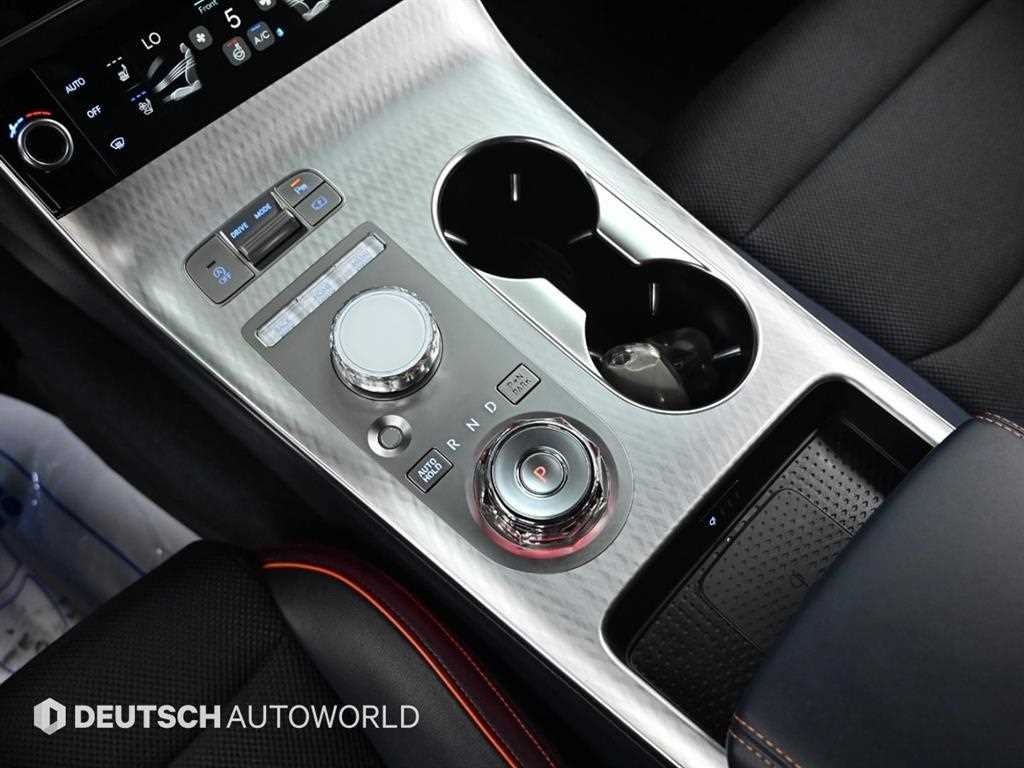 Genesis GV70 — photo 10