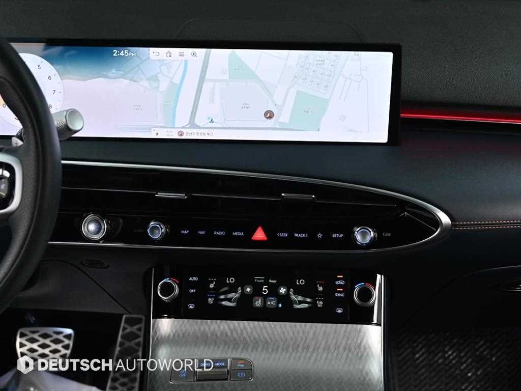 Genesis GV70 — photo 14