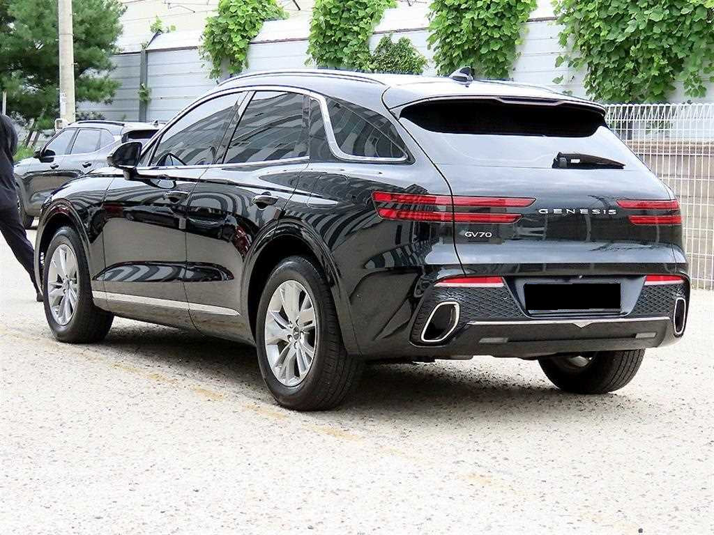 Genesis GV70 — photo 03