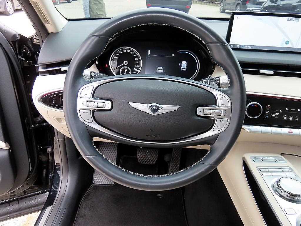 Genesis GV70 — photo 08
