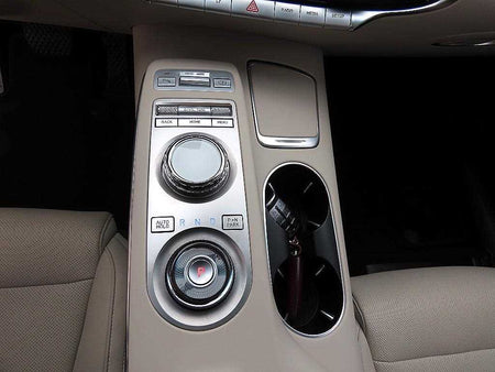 Genesis GV70 — photo 10