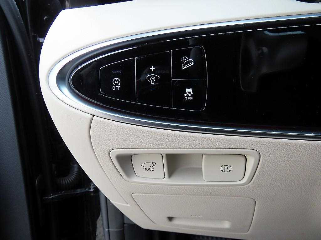 Genesis GV70 — photo 11