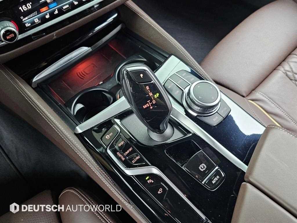BMW 5-Series — photo 09