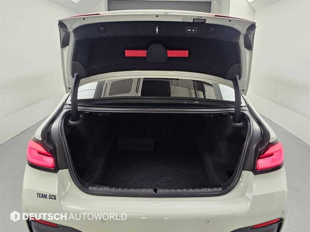BMW 5-Series — photo 19