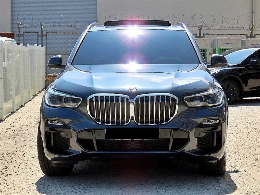 BMW X5 — photo 01