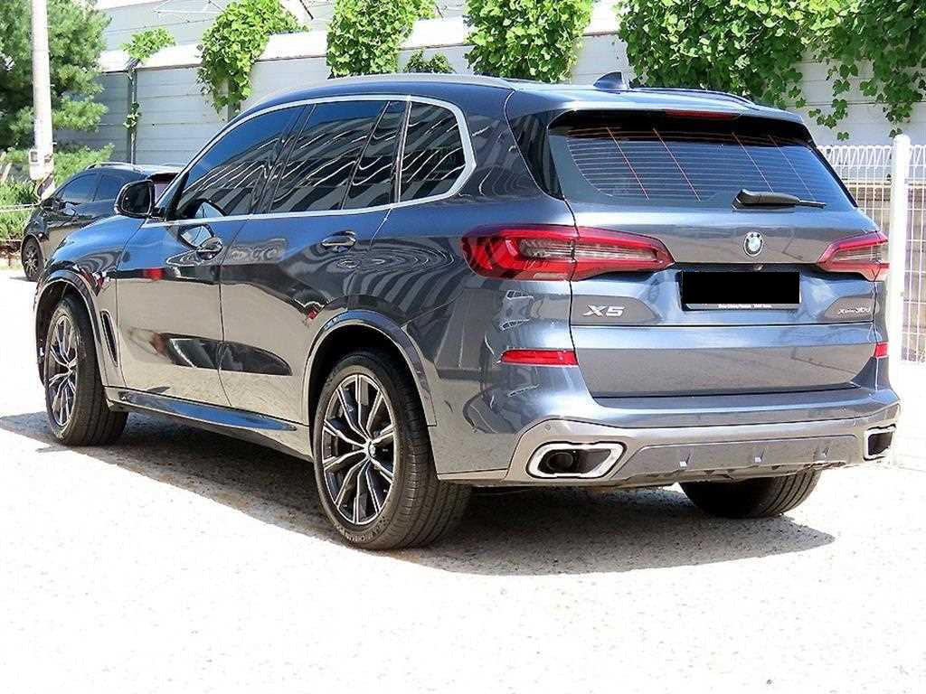 BMW X5 — photo 03