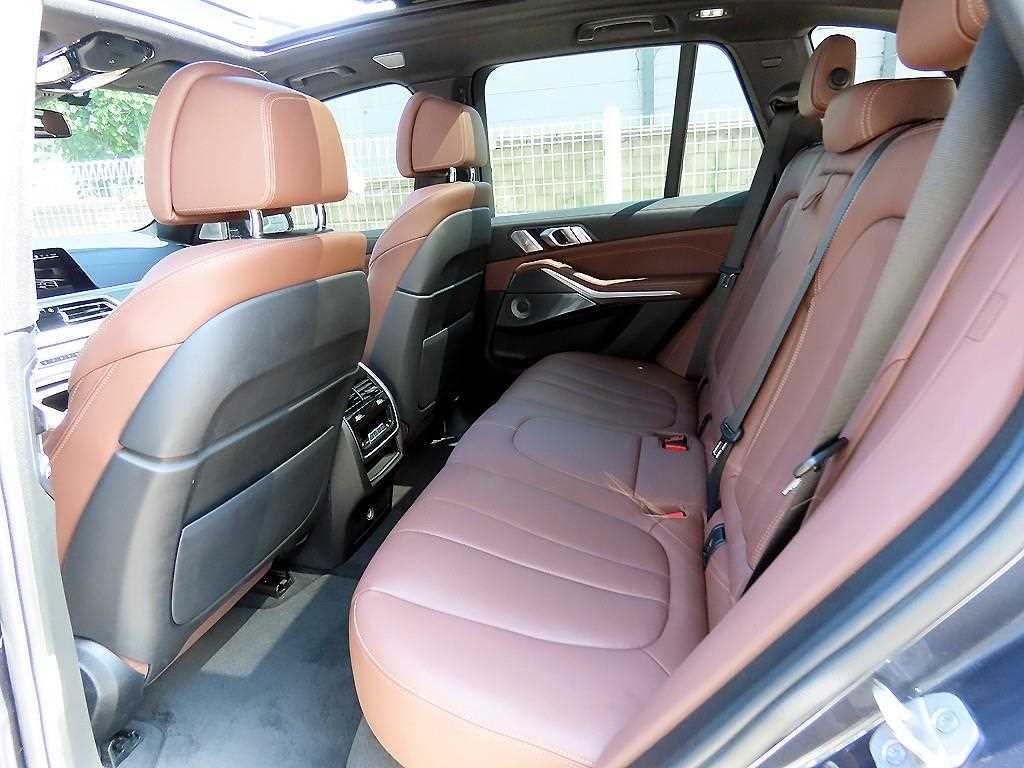 BMW X5 — photo 06