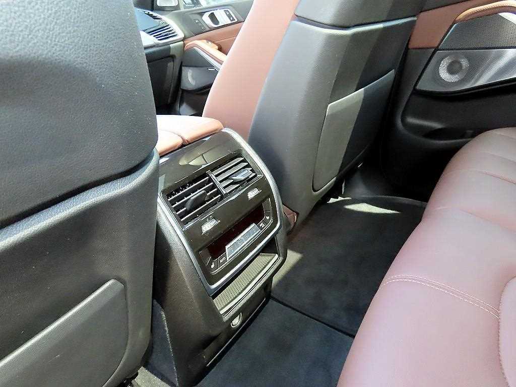 BMW X5 — photo 16