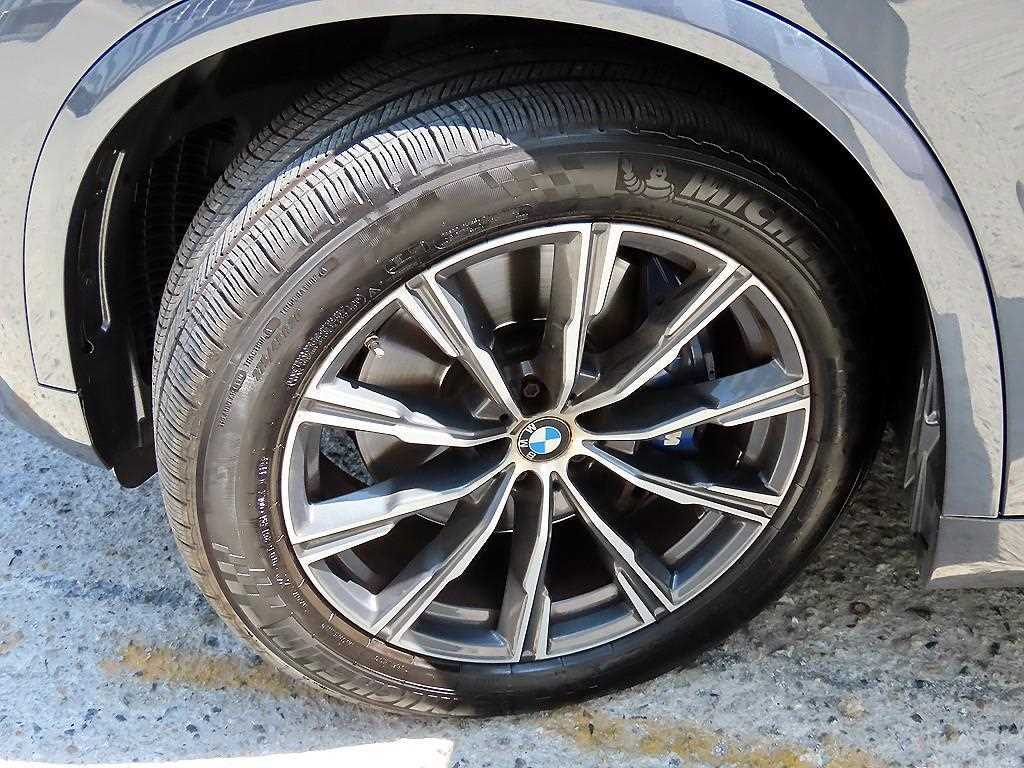 BMW X5 — photo 20