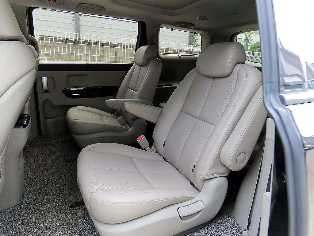 Kia Carnival — photo 06