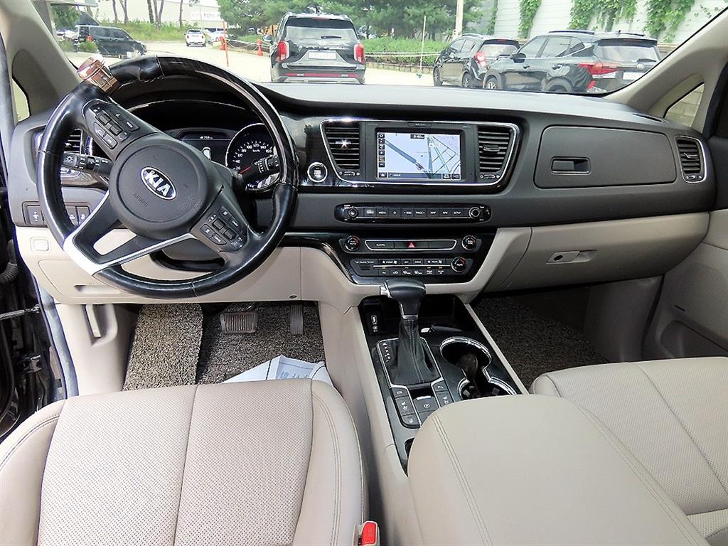 Kia Carnival — photo 08