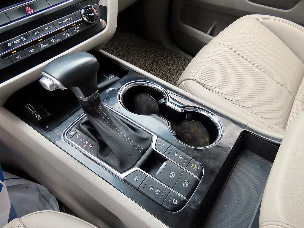 Kia Carnival — photo 11
