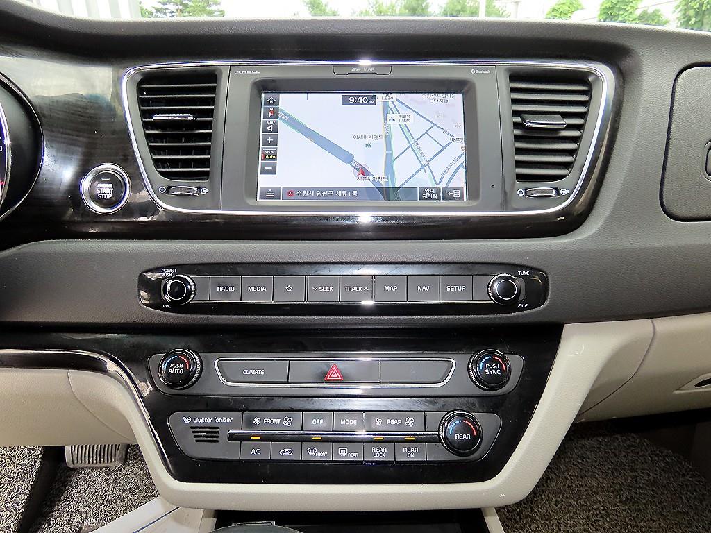 Kia Carnival — photo 13