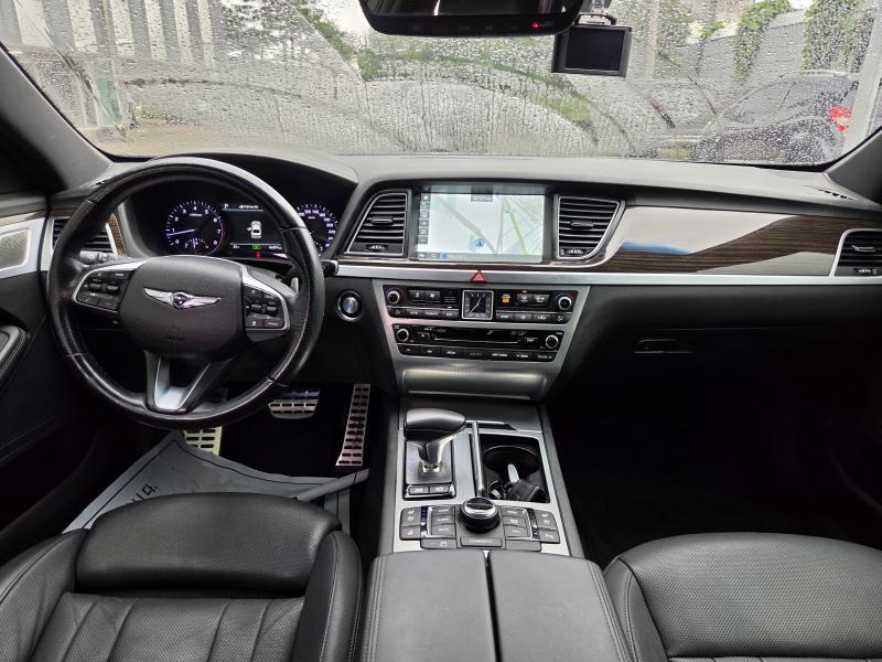 Genesis G80 — photo 07