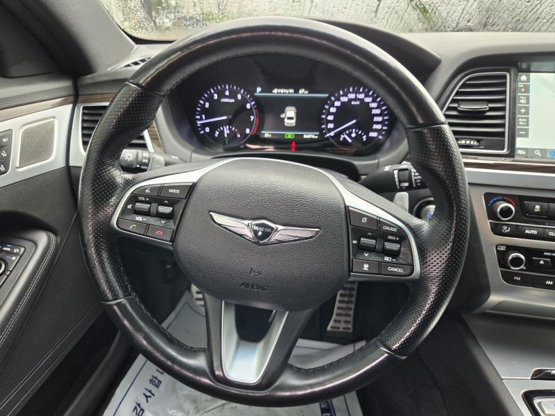 Genesis G80 — photo 09