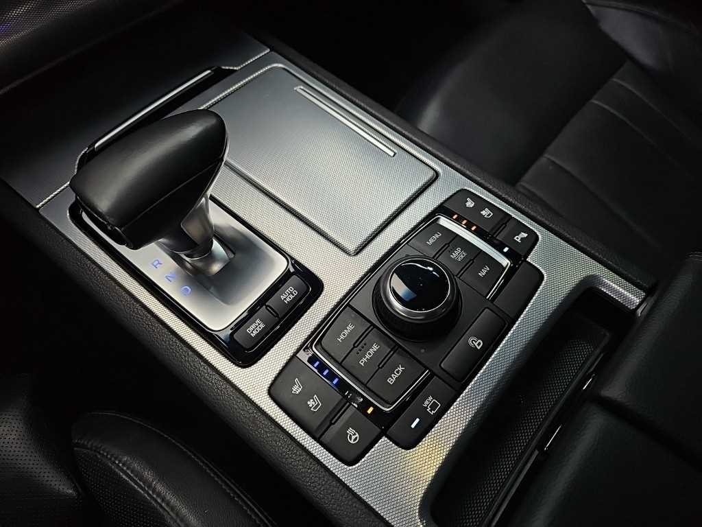 Genesis G80 — photo 08
