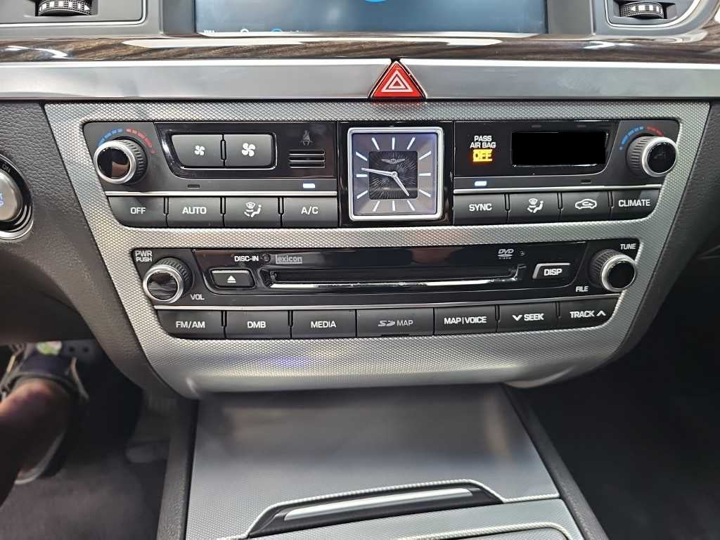 Genesis G80 — photo 10