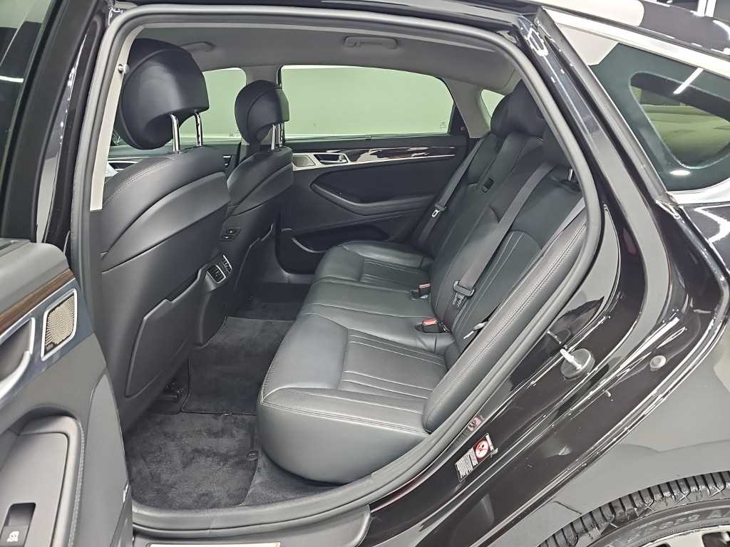 Genesis G80 — photo 12