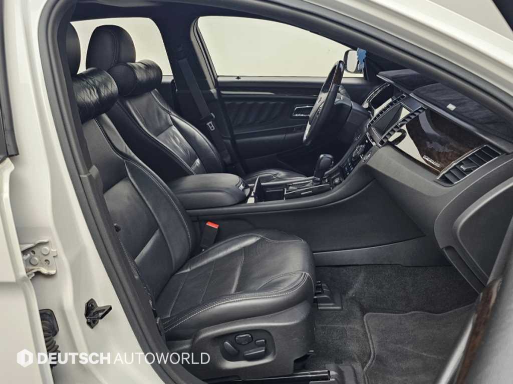 Ford Taurus — photo 10