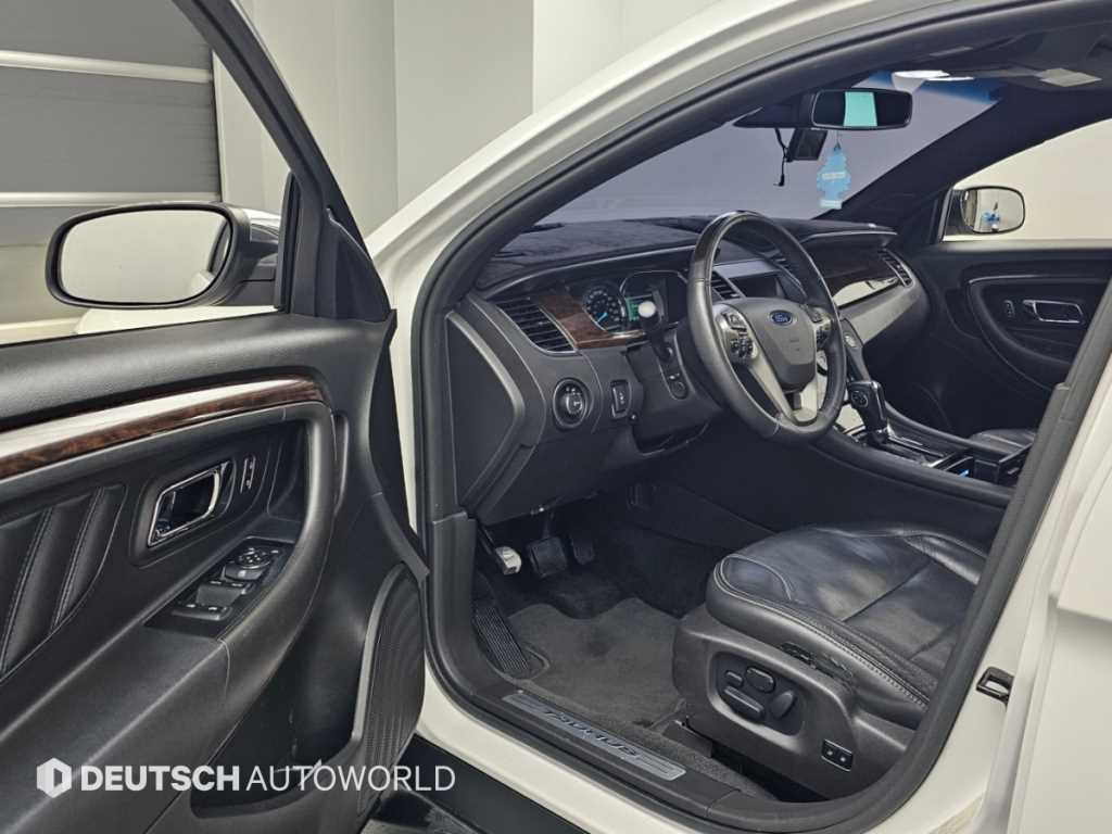 Ford Taurus — photo 11