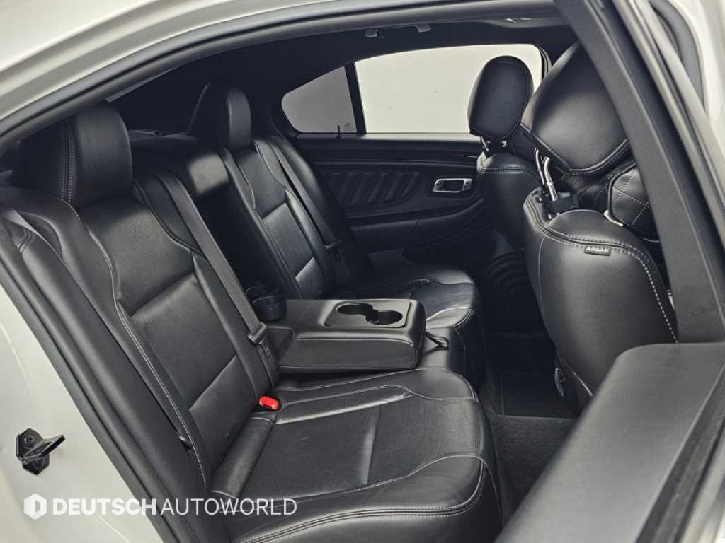 Ford Taurus — photo 12
