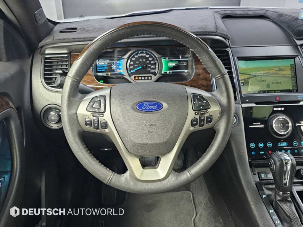 Ford Taurus — photo 13