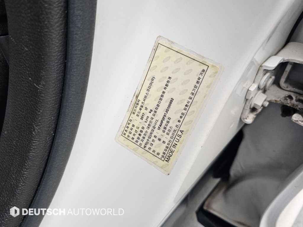 Ford Taurus — photo 20