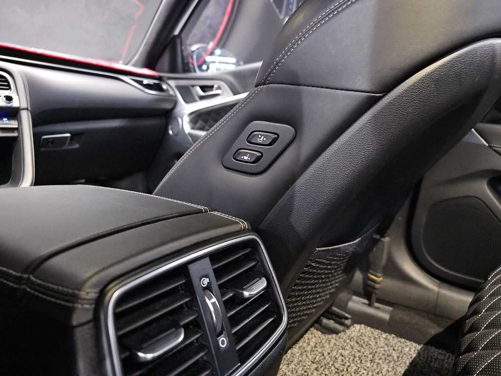 Genesis G70 — photo 14