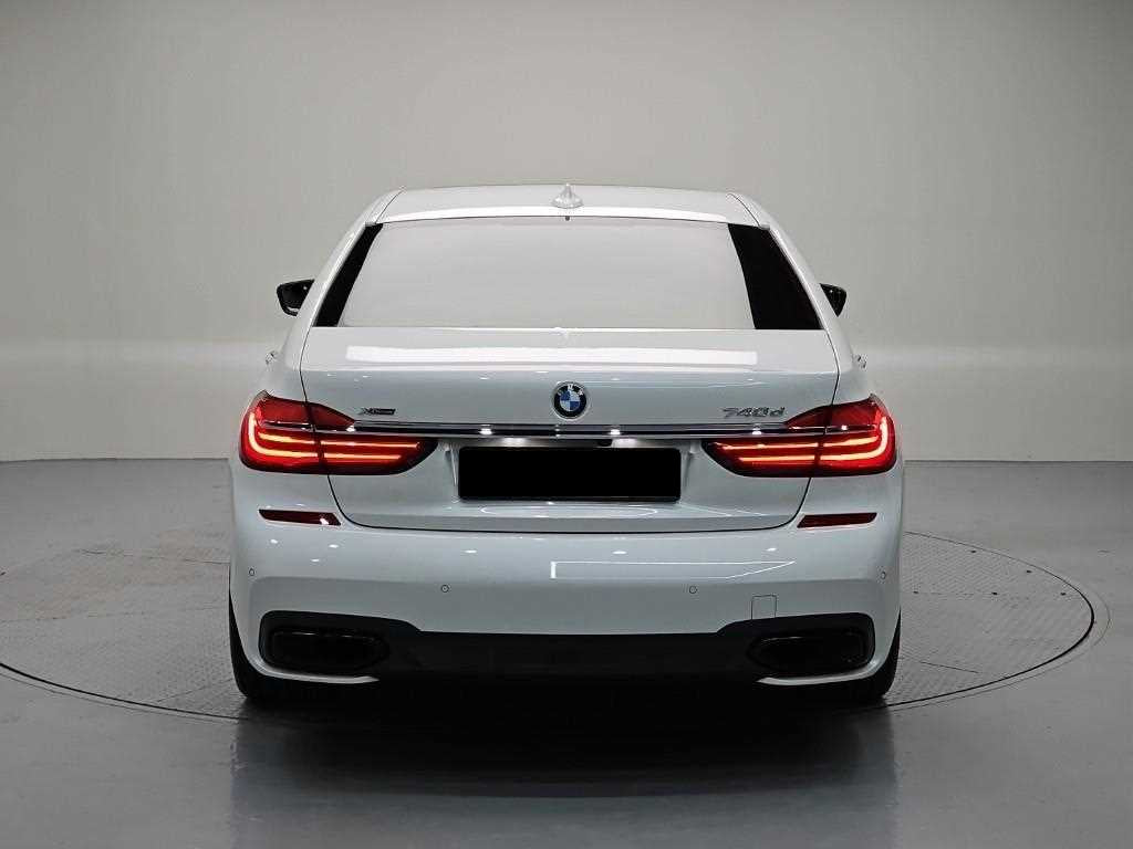 BMW 7-Series — photo 03