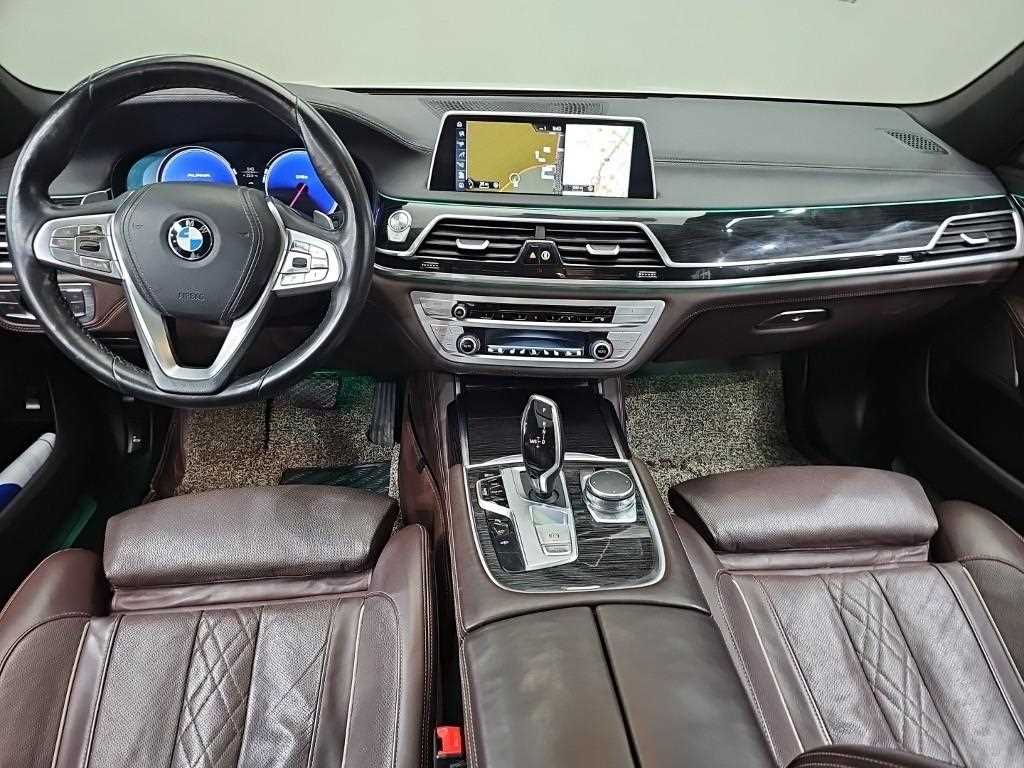 BMW 7-Series — photo 07
