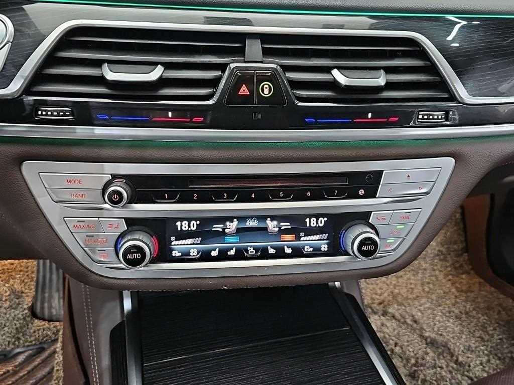 BMW 7-Series — photo 10