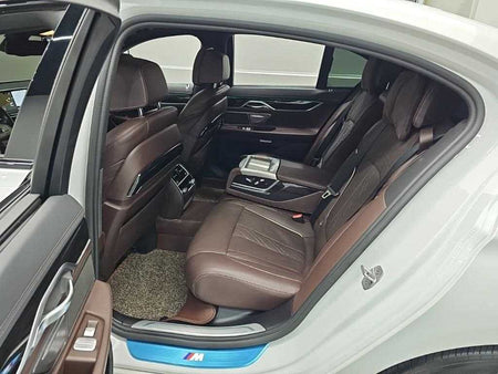 BMW 7-Series — photo 12