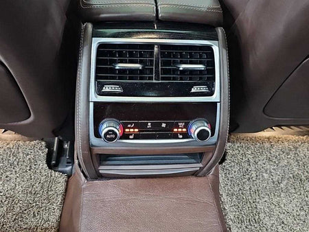 BMW 7-Series — photo 13