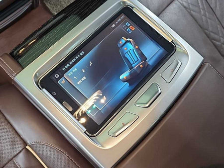 BMW 7-Series — photo 14