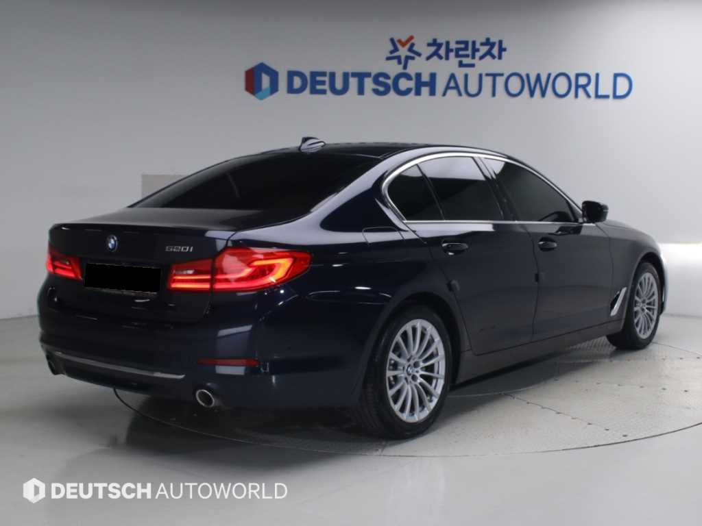 BMW 5-Series — photo 03