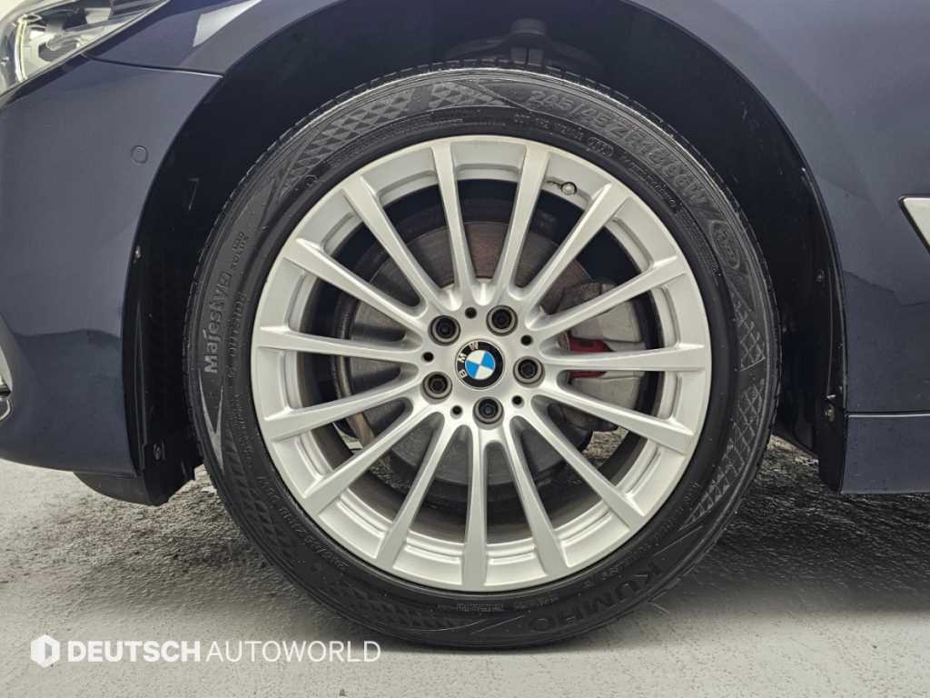 BMW 5-Series — photo 06
