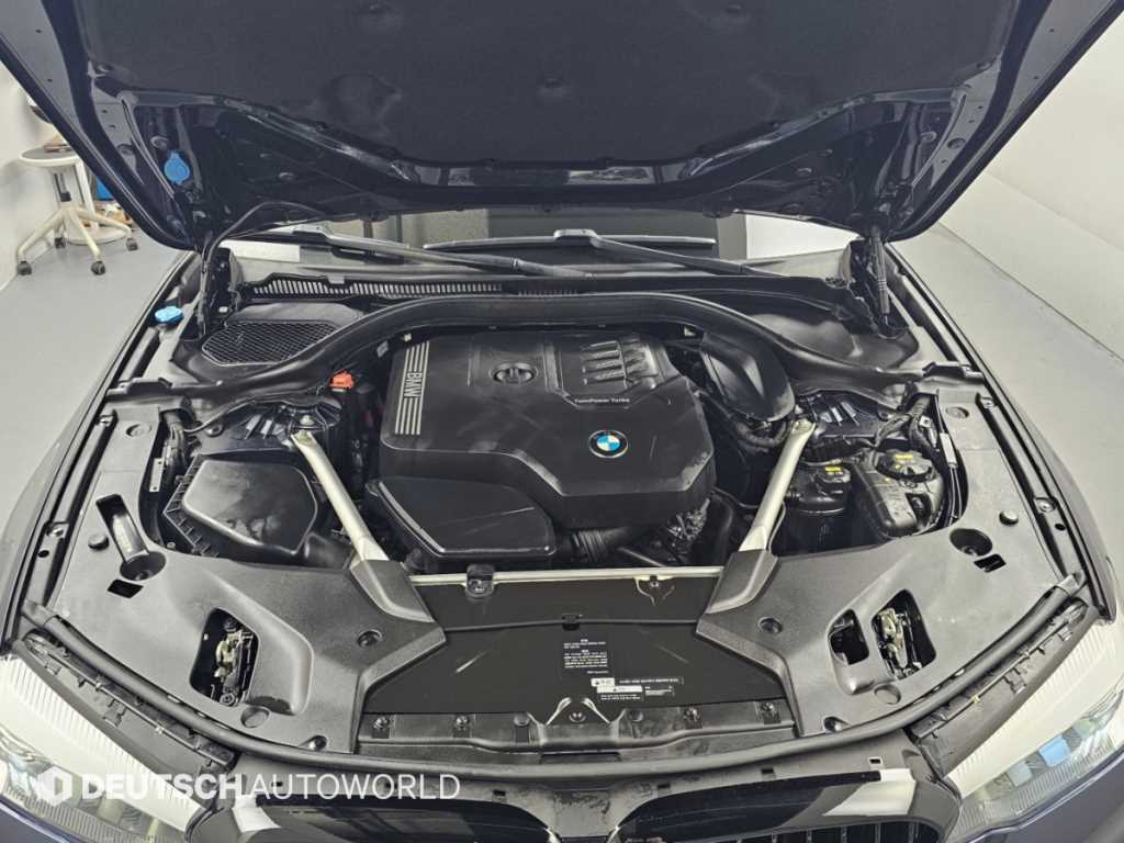 BMW 5-Series — photo 07