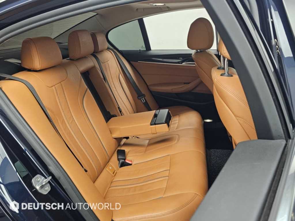 BMW 5-Series — photo 12