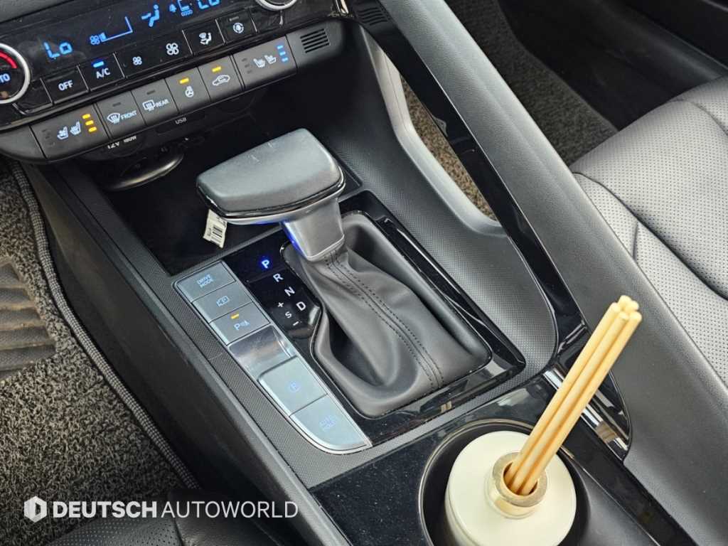 Hyundai Avante — photo 09