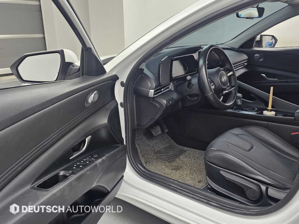 Hyundai Avante — photo 11