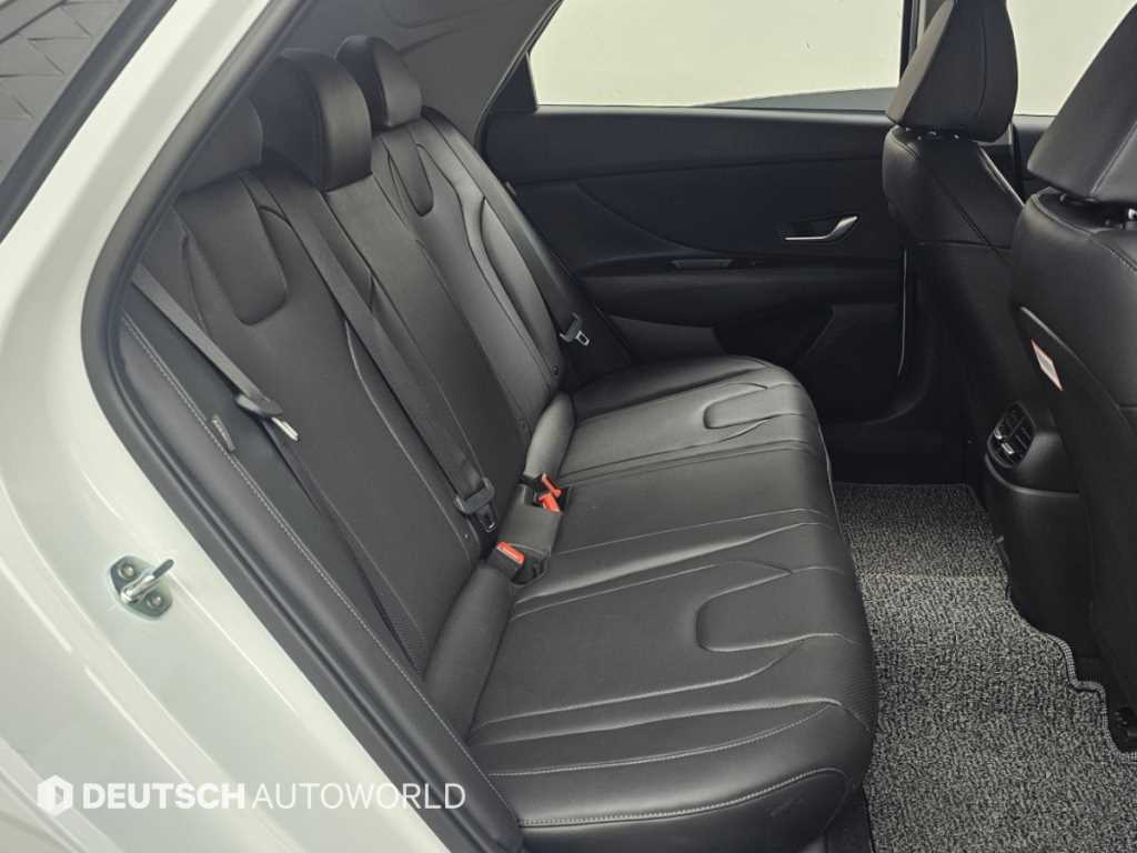 Hyundai Avante — photo 12