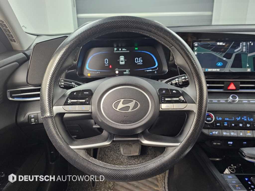 Hyundai Avante — photo 13