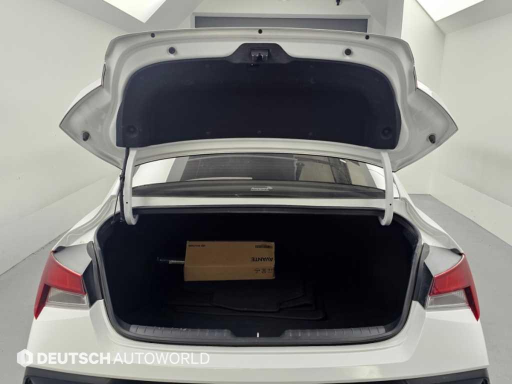 Hyundai Avante — photo 19