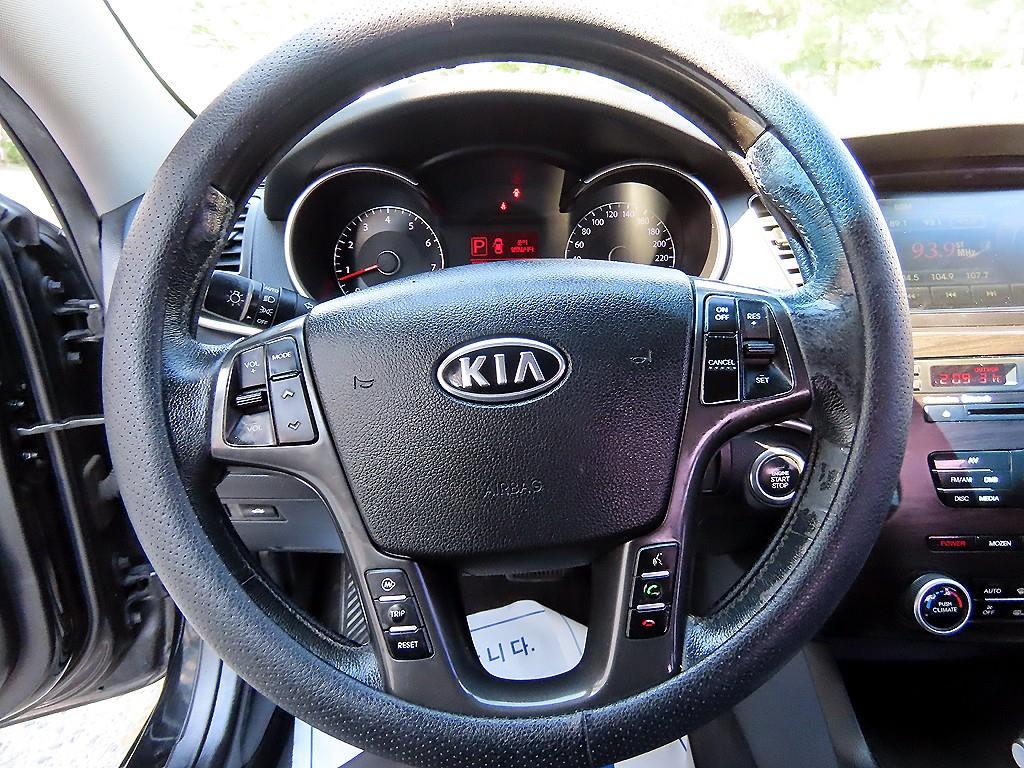 Kia K7 — photo 08