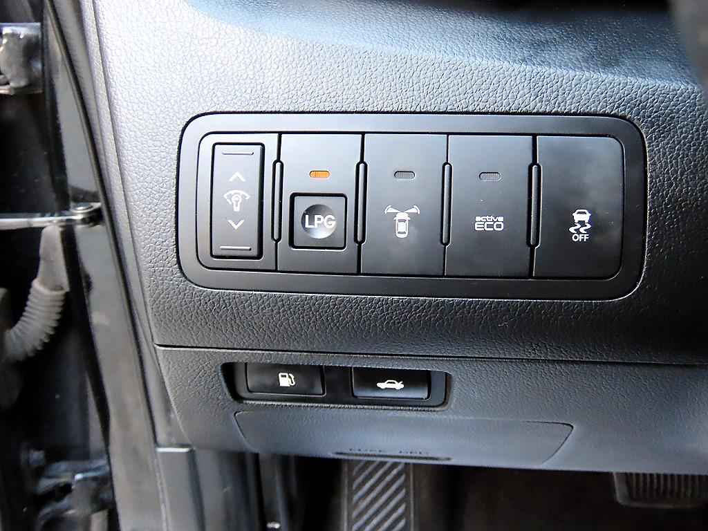 Kia K7 — photo 12