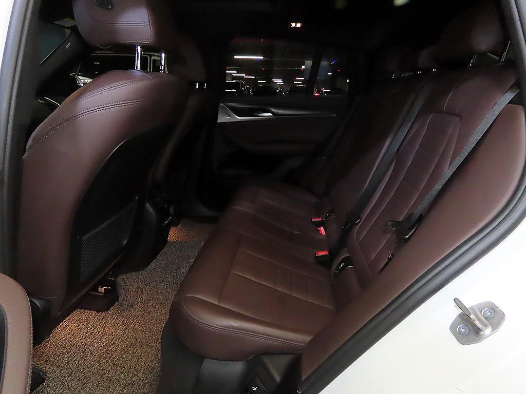 BMW X4 — photo 07